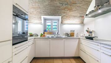 Tủ lạnh, lò nướng, bếp nấu, máy rửa bát