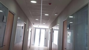 A long, narrow hallway with a tiled floor and a ceiling with recessed lighting. - Gite ditabe tafoukte  (Imi N'Oulaoune)