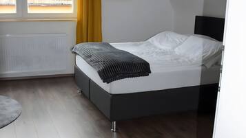 1 chambre, fer et planche Ă repasser, Wi-Fi gratuit, draps fournis