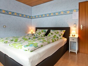 Free WiFi, bed sheets