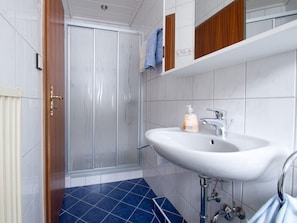 Shower, towels