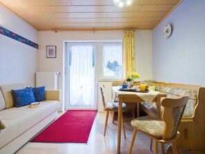 Dining - Apartment 'Anna, 40qm' with Shared Terrace, Balcony and Wi-Fi (Bad Rippoldsau-Schapbach)