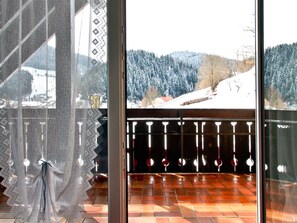 Interior - Room 'Sonja' with Shared Terrace, Balcony and Wi-Fi (Bad Rippoldsau-Schapbach)