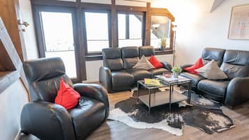 Fernseher, Tischtennisplatte, Stereoanlage