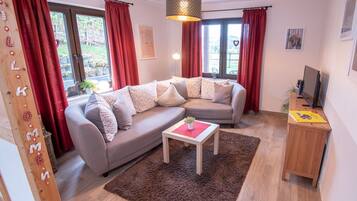 Fernseher, Tischtennisplatte, Stereoanlage