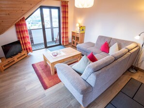 Fernseher, Tischtennisplatte, Stereoanlage