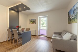 TV - Apartment for  for 2 adults & 2 children (Eisenerz)