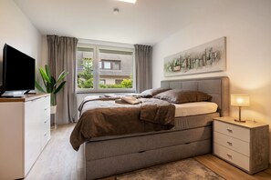 3 bedrooms, iron/ironing board, free WiFi, bed sheets