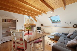 TV, table tennis, stereo