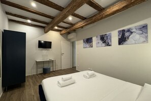 2 bedrooms, WiFi, bed sheets