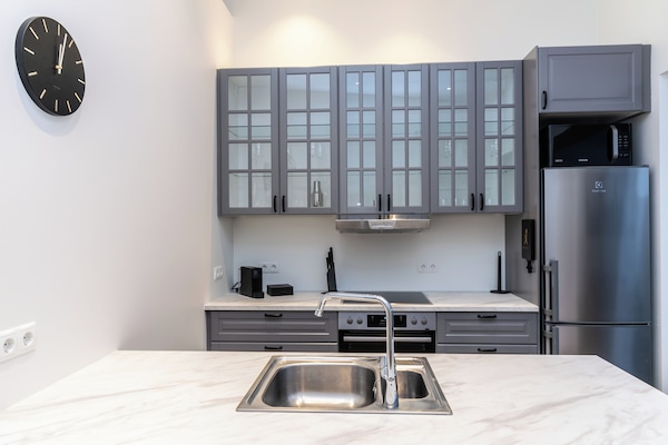 City Apartment | Private kitchen | Espresso maker, electric kettle, dining tables