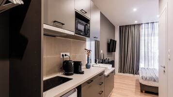 Classic Studio | 1 bedroom, desk, laptop workspace, blackout drapes