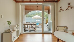 Eenvoudige kamer, 1 slaapkamer (AHouse(Private Jacuzzi/BBQ/Warm Pool)) | 1 slaapkamer, gratis wifi