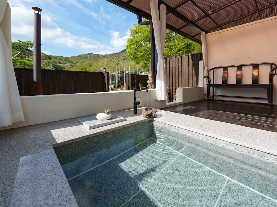 Phòng cơ bản, 1 phòng ngủ (AHouse(Private Jacuzzi/BBQ/Warm Pool)) | 1 phòng ngủ, truy cập Internet không dây miễn phí