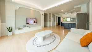 Habitació bàsica, 1 dormitori (BHouse(Private Jacuzzi/BBQ/Warm Pool)) | 1 dormitori i wifi gratuïta