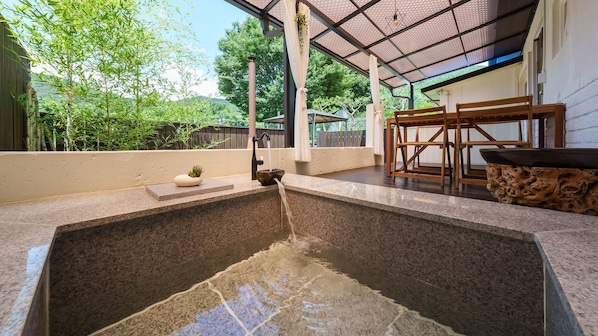 Eenvoudige kamer, 1 slaapkamer (BHouse(Private Jacuzzi/BBQ/Warm Pool)) | 1 slaapkamer, gratis wifi