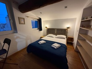 3 soverom, strykejern/-brett, reiseseng for barn og internettilgang