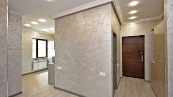 Cortinas blackout, tabla de planchar con plancha y wifi gratis