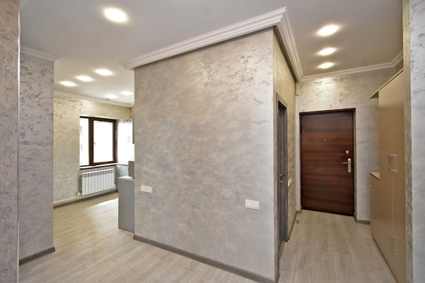 Verduisterende gordijnen, een strijkplank/strijkijzer, gratis wifi