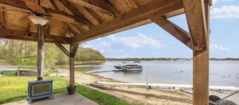 Beach Front with Dock, Sauna, Hot Tub - MTM Premier