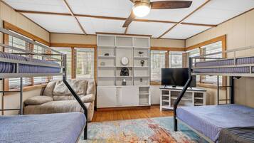 4 bedrooms, desk, iron/ironing board, travel crib