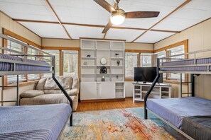 4 bedrooms, desk, iron/ironing board, travel crib