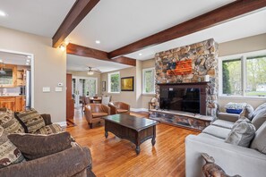 Smart TV, fireplace, video games, offices