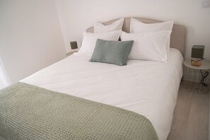 3 habitaciones, tabla de planchar con plancha, cuna de viaje y wifi 