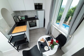 Fridge, microwave, oven, dishwasher