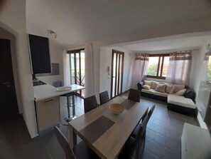 Apartment, 2 Bedrooms, Smoking, Patio | Living room