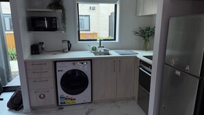 Mikrovågsugn, ugn, spishäll och diskmaskin