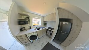 Mikrovågsugn, ugn, spishäll och diskmaskin