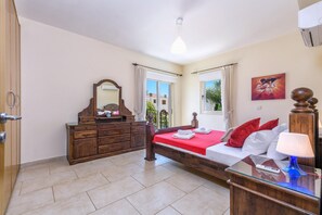3 bedrooms, bed sheets - Villa Alex (Paralimni)