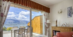 TV - L'Hermitage – Panoramic View Apartment (TALLOIRES-MONTMIN)
