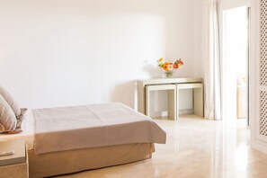 4 habitaciones, tabla de planchar con plancha y cuna de viaje