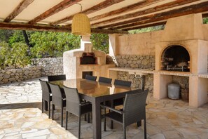Outdoor dining - My Rental Homes - Villa Curiosity close to town with private pool (San Jose)