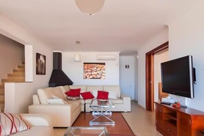 TV, fireplace, stereo