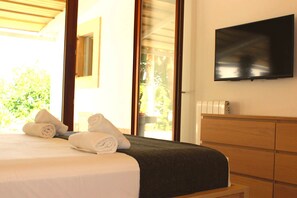 4 bedrooms, travel crib, free WiFi