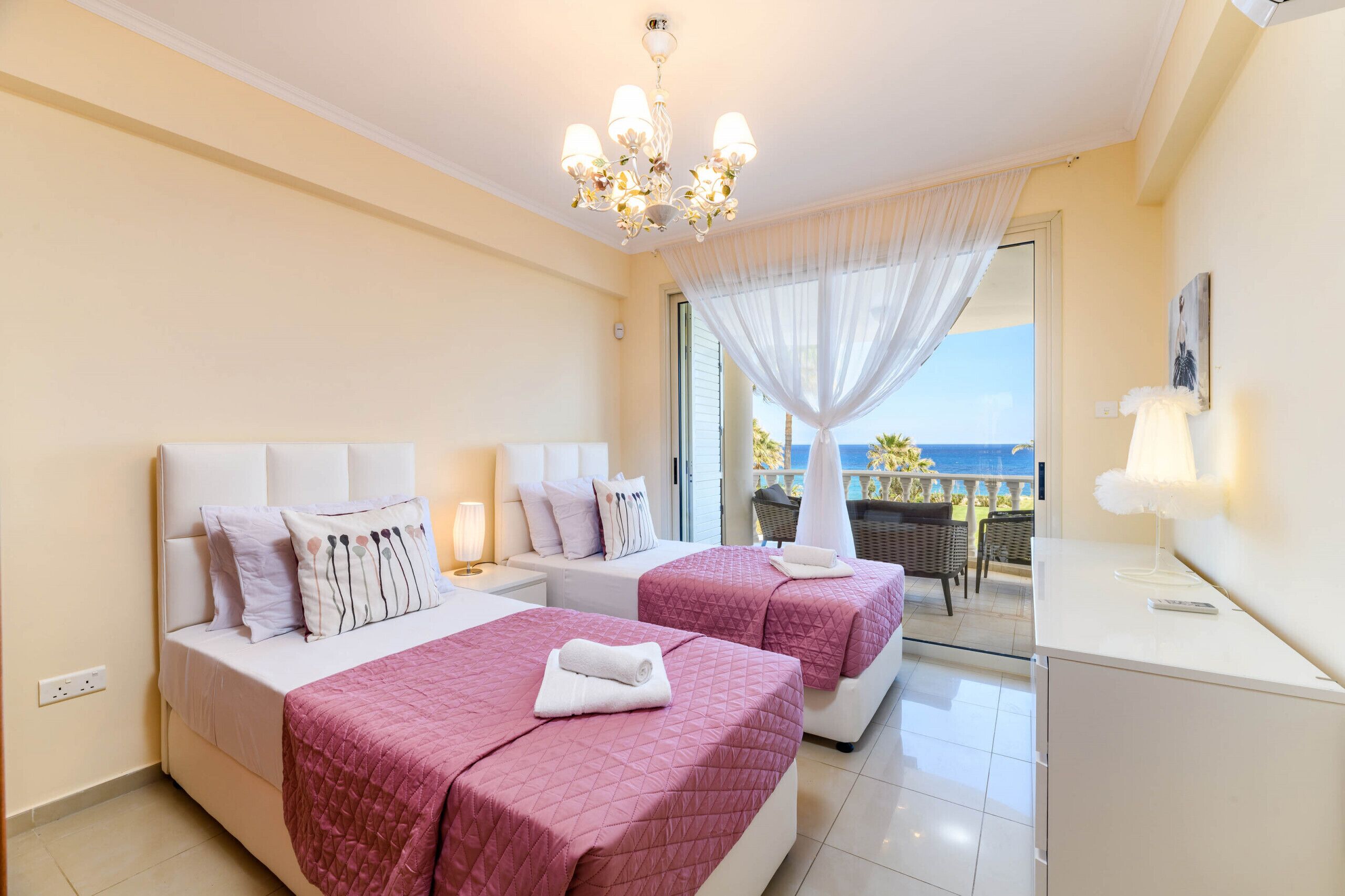 5 عدّة غرف نوم وملاءات أسرّة