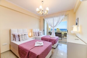 5 bedrooms, bed sheets - Royal Beachfront Villa (Paralimni)
