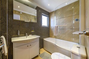 Shower - Sirens Beach House (Sotira)