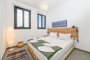 3 bedrooms, cots/infant beds, bed sheets - By The Beach - Sea Pearl Villa (Paralimni)