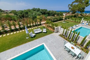 Pool - By The Beach - Blue Topaz Villa (Paralimni)