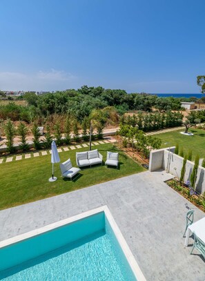 Pool - By The Beach - Blue Topaz Villa (Paralimni)