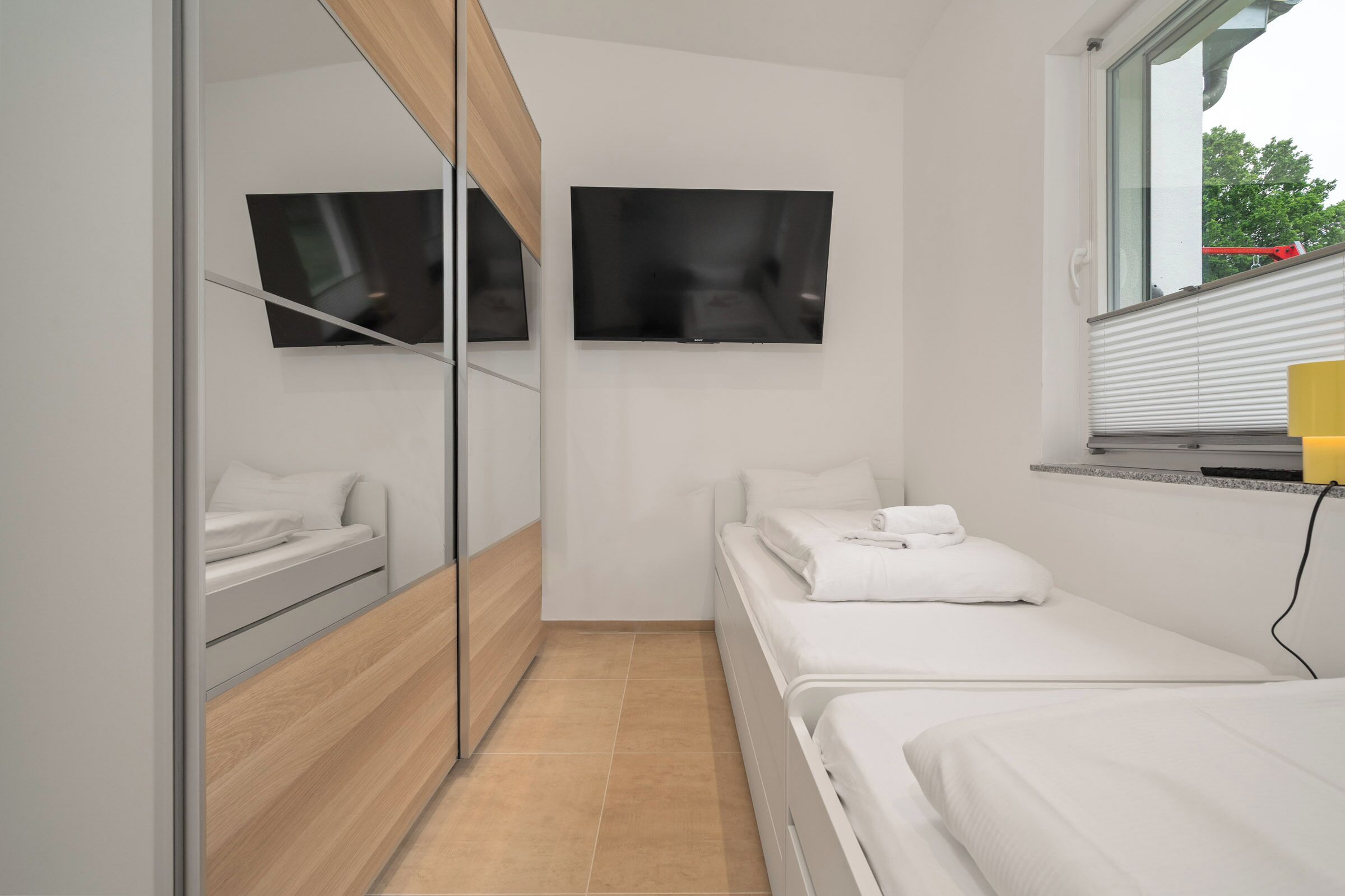 2 bedrooms, travel crib, free WiFi