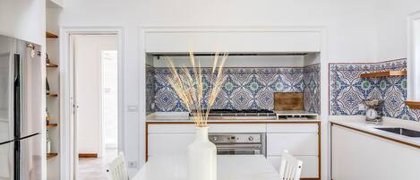 Fridge, microwave, oven, stovetop