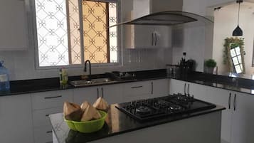 Fridge, microwave, oven, coffee/tea maker