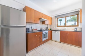 Microwave, dishwasher, coffee/tea maker