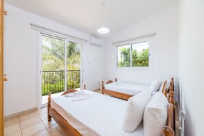 2 bedrooms, bed sheets - Thekla Oasis Villa (Sotira)