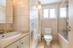 Shower - Villa Amesta (Paralimni)